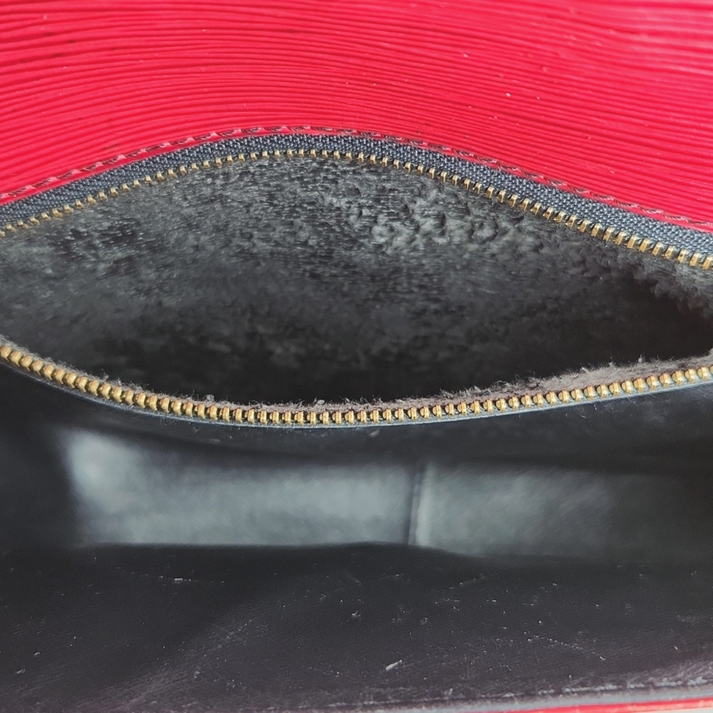 Louis Vuitton Epi Saint Cloud GM Red Crossbody Shoulder Bag Authentic - Picture 14 of 16